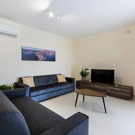 Spacious 2br With Stunning Views In By 360 Estates Apartament